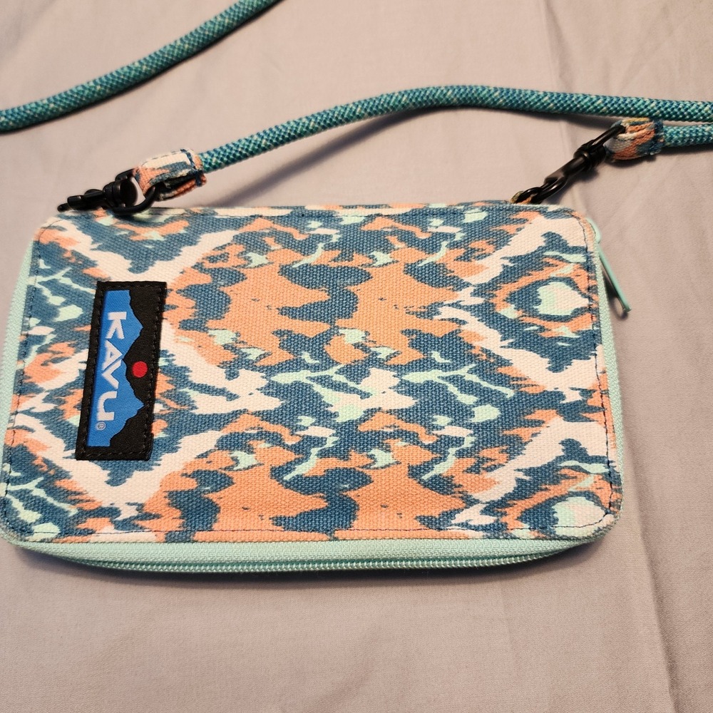 Kavu Go Time Crossbody Bi-Fold Zip Wallet Women Medium Teal Geometric Sling Rope